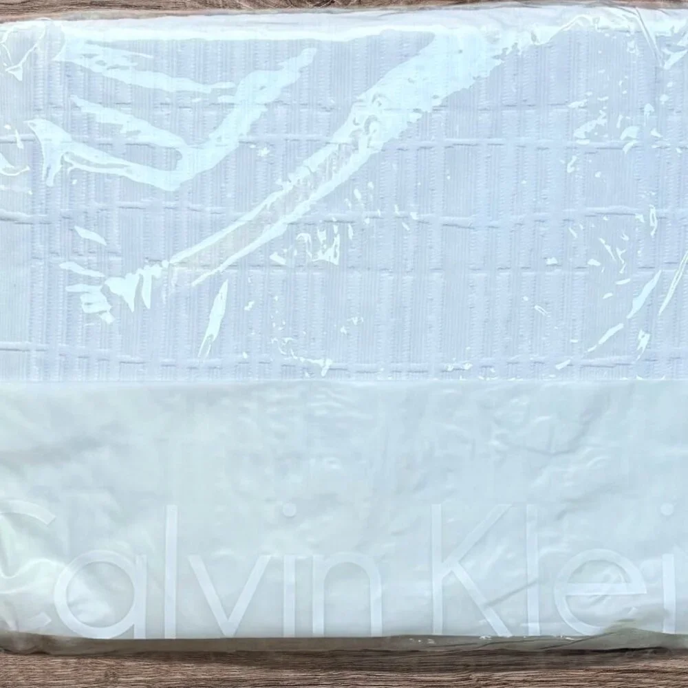 Calvin Klein Jagged Grid King Coverlet White Textured Cotton NIP Portugal Hotel